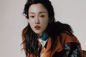 范玮琪橘色妆容更显冷艳犀利