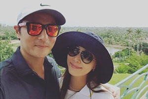 张东健夫妇晒新年合影亲密靠肩