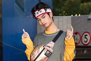 “发际线男孩”进军时尚圈拍大片