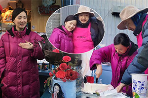 撒狗粮！徐峥开应援车为老婆庆生