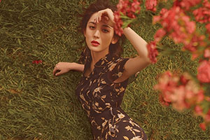 娜扎变身油画少女拍大片