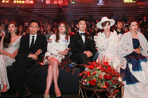 林志玲晒微博之夜"二郎腿天团"合照