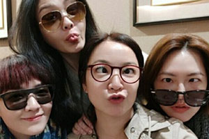 大S姐妹录新节目搞怪自拍少女感十足