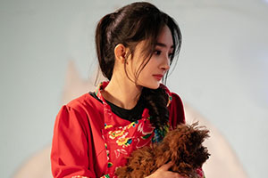 32岁杨幂扮起少女毫无压力