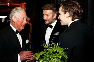 查尔斯王子与小贝大布亲切交谈