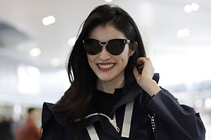 汪峰长女晒短发照 章子怡竟"威胁"继女