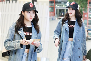 关晓彤机场炫腹小露性感