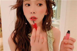 林志玲晒擦唇膏照大方秀丰满上围