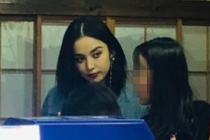 古力娜扎生图肌肤白嫩 “漫画腿”吸睛