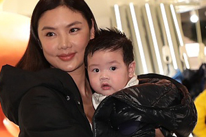 黎明前妻乐基儿同爱子穿亲子装首度亮相