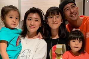 网友偶遇贾静雯修杰楷一家逛公园