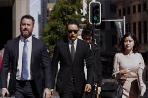 高云翔现身第13日庭审获律师陪同