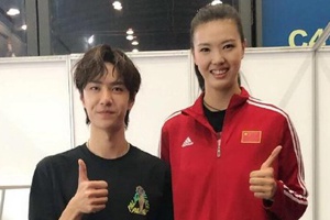 王一博与女排张常宁合影最萌身高差抢镜