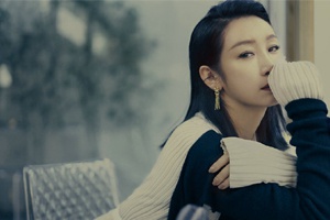 秦海璐上演侧颜杀大气从容优雅知性