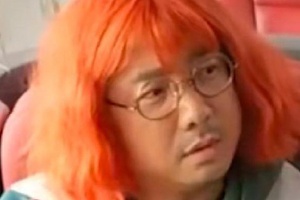 美女你谁？徐峥戴毛毛姐假发笑果十足