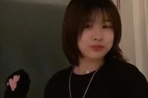 汪峰大女儿罕见跳舞 舞姿成熟眼神撩人