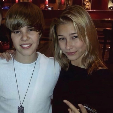 比伯貼出與海莉(Hailey Bieber)第一張合照