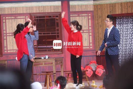 纯四川话小品笑翻观众。摄影 记者杜恩湖
