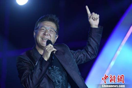 音乐节上姜育恒演唱经典老歌。 刘忠俊 摄