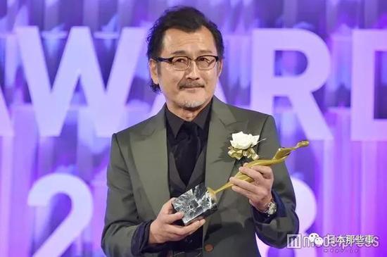 两位在授奖现场也很有喜欢呀!
