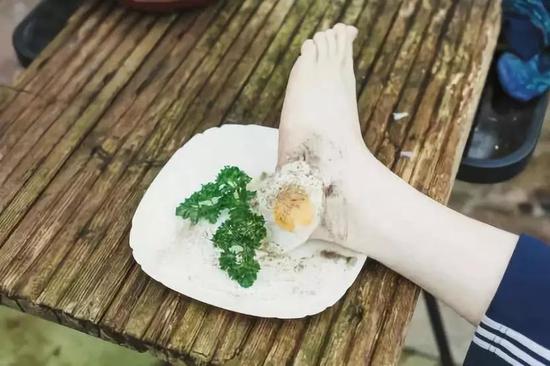 一个月之后,这家假餐厅通过了认证,但是排名却很凄惨:第18149名。