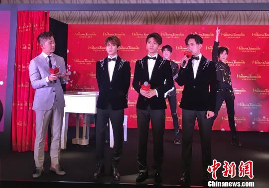 上海杜莎夫人蜡像馆迎来了超人气偶像组合TFBOYS入驻。 张亨伟 摄