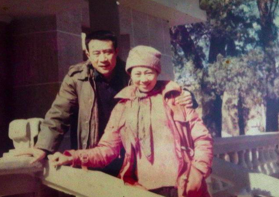64岁李雪健和老婆罕见近照 相爱35年老婆越来越美