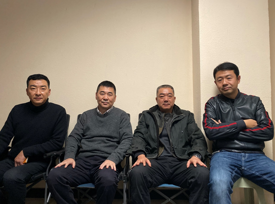 呂錚(右一)與電視劇《三叉戟》中三位主演在一起