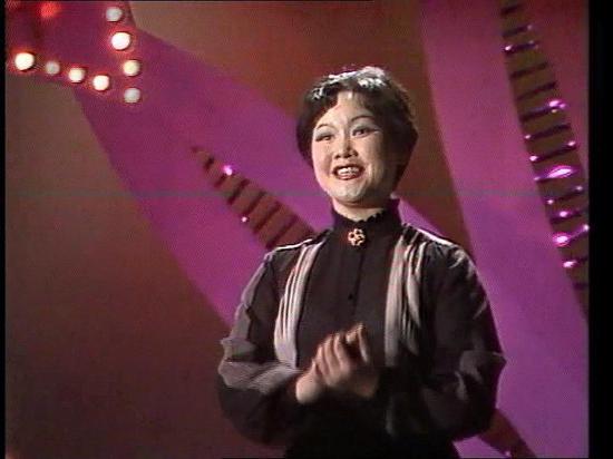 李谷一在1983年春晚上演唱歌曲。