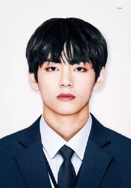 在他们的新歌《Spring day》的mv中,他也展示了什么叫做“特写越大他越帅”