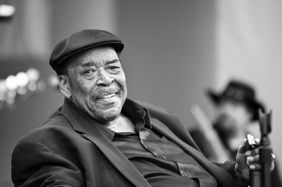 詹姆斯·科顿(James Cotton)