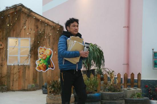 《闪爸》组织亲子阅读活动 吴镇宇转型做婚礼