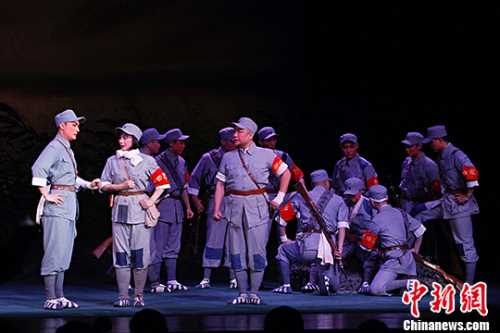 图为演出现场。 中新社记者 陈小愿 摄