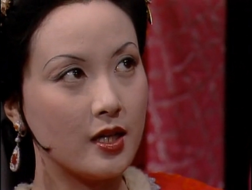 　电视剧中的王熙凤。图片来源：87版《红楼梦》视频截图