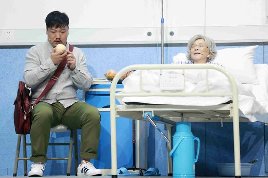 《笑声传奇》本周日总决赛 蔡明为贾冰当助演