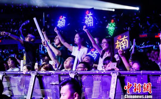 图为：孙楠世界巡演杭州站现场观众。活动方供图