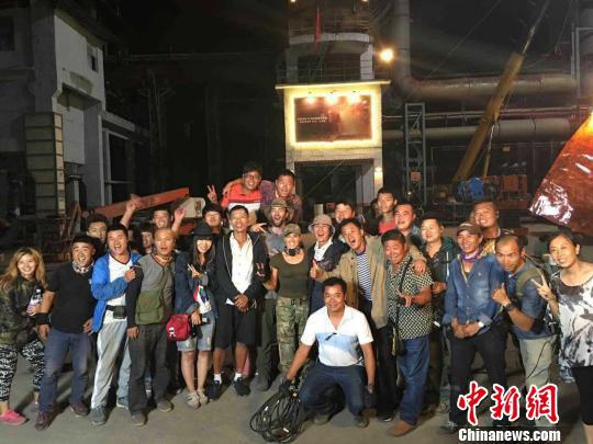 图为《战狼2》演职人员合影。&nbsp;