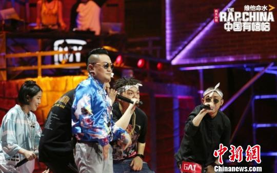  图为：《中国有嘻哈》选手表演现场。 资料图摄 