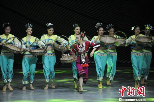 原创经典舞剧《黄道婆》在海南省歌舞剧院上演。　袁琛 摄