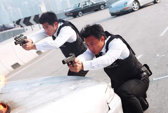 《冲锋陷阵》（2004）跟Eason合作的重案组探员李耀庭