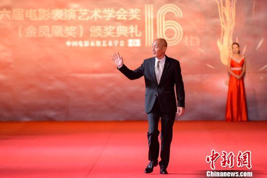中国电影表演艺术学会会长葛优出席颁奖典礼。 胡耀杰 摄