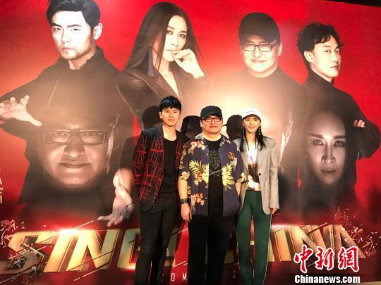 图为：刘欢（左二）和帮唱嘉宾张杰、谭维维。　刘文彬　摄