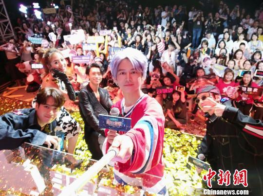 明星大侦探》全程实景探案 张若昀吴磊魏晨踢