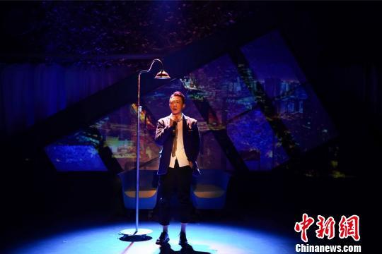 余欢水得知自己“患癌”，绝望后转而洒脱 史春阳 摄