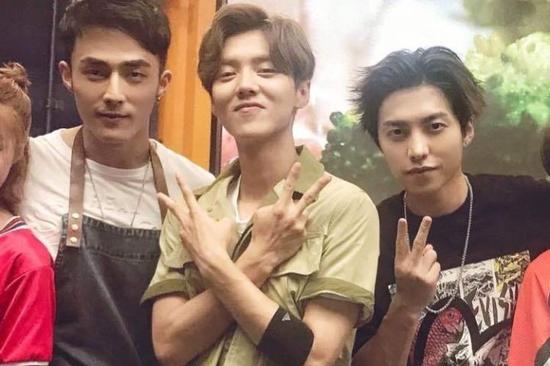 最强编年史!鹿晗关晓彤其实早在一起了?