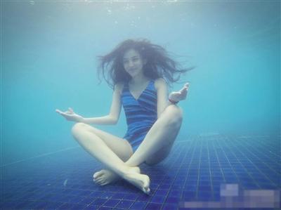 娜扎说她最注重的就是“保湿”。图片来自艺人微博
