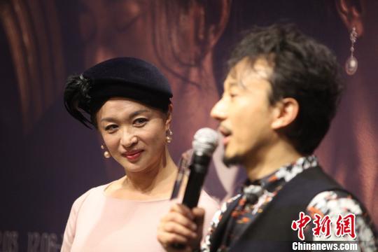 金星和赵立新在发布会现场　钟欣　摄