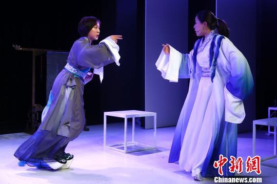 越剧小剧场作品《织造府·又见青溪》演绎工匠精神 富田 摄