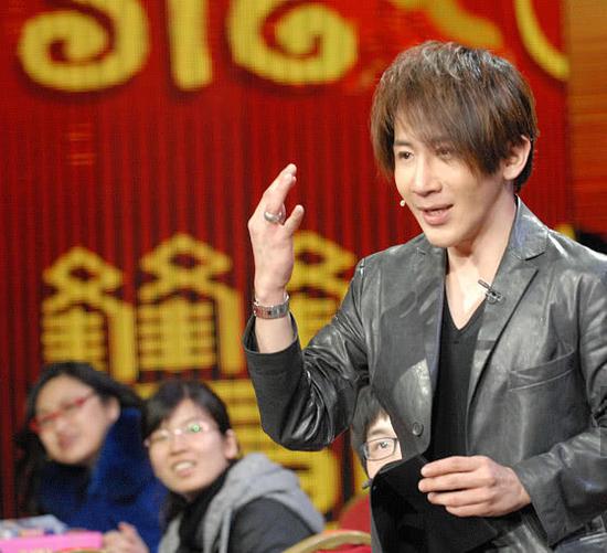 42岁刘谦近照变成胖大叔,与61岁赵本山只差胡子