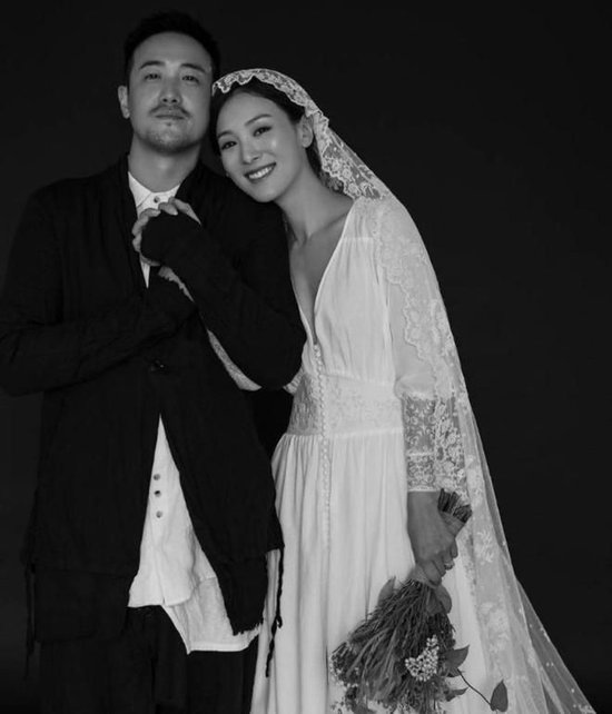 曾国祥与妻子否认婚变 庆结婚四周年撒糖秀恩爱封面图